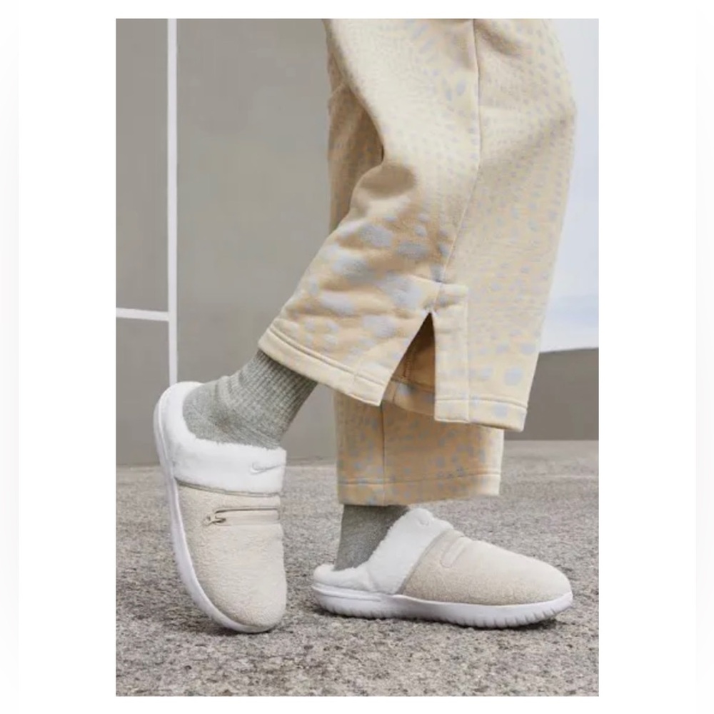 • NWT• Women’s NIKE Burrow SE Slide Slipper Sanddrift / Light Bone Size 9 - Picture 9 of 11